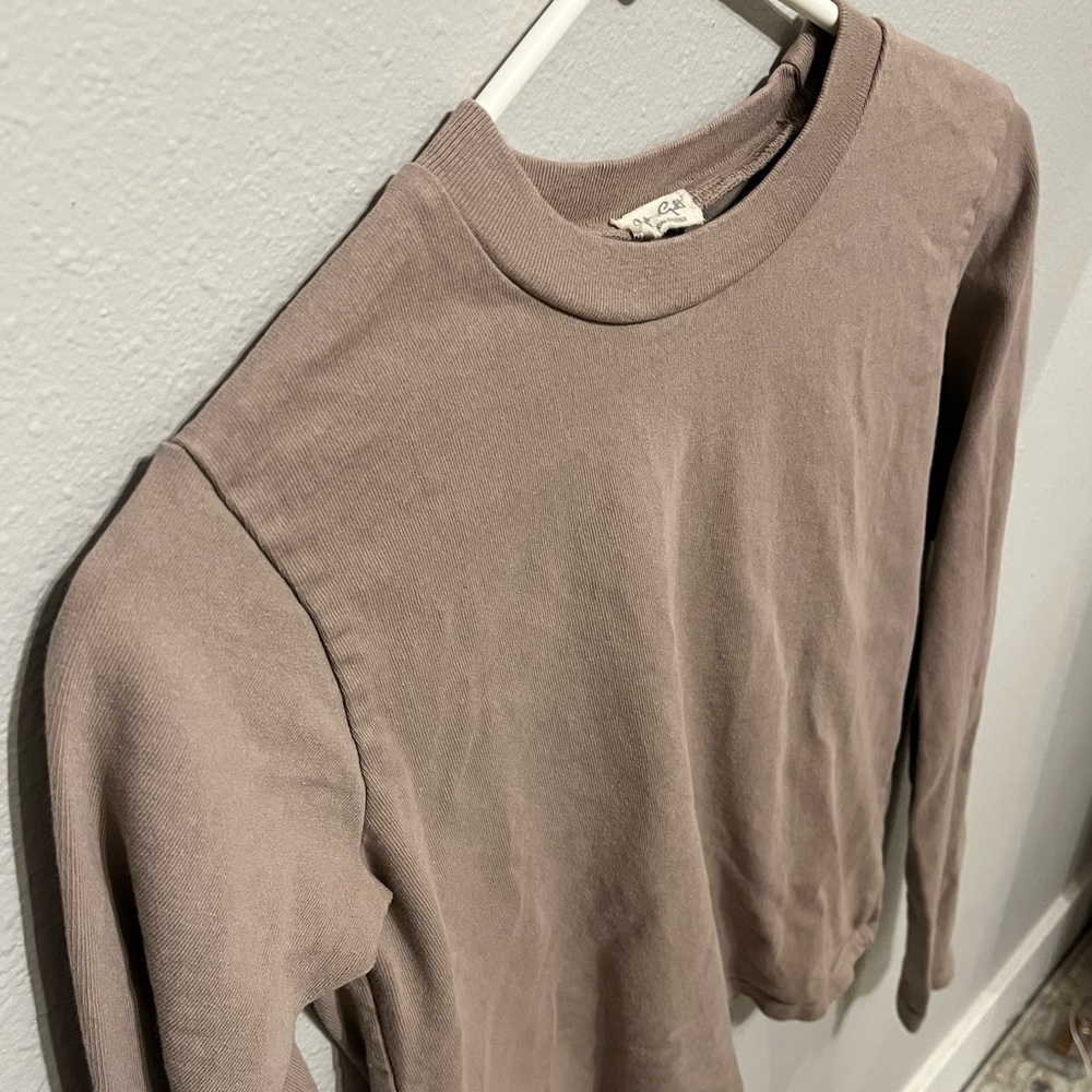 • Brandy Melville Mauve Long Sleeve • - Picture 4 of 4